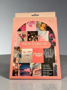 Vision Board Kit w/30 Mini Posters & Mounting Stickers (Cards like new/box torn)
